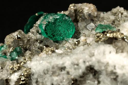 Beryl (variety emerald), Calcite, Pyrite, Albite (variety cleavelandite)<br />Chivor mining district, Municipio Chivor, Eastern Emerald Belt, Boyacá Department, Colombia<br />70x46x34mm, main xl=18mm<br /> (Author: Fiebre Verde)