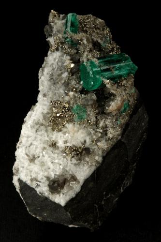 Beryl (variety emerald), Calcite, Pyrite, Albite (variety cleavelandite)<br />Chivor mining district, Municipio Chivor, Eastern Emerald Belt, Boyacá Department, Colombia<br />70x46x34mm, main xl=18mm<br /> (Author: Fiebre Verde)