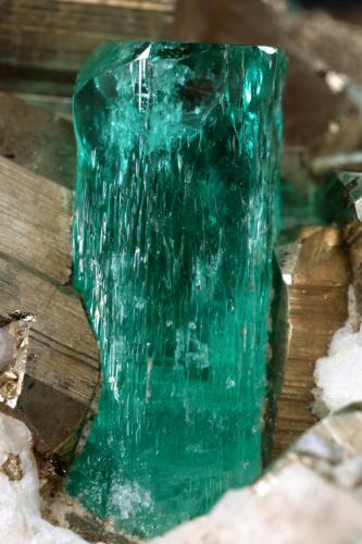 Beryl (variety emerald), Calcite, Pyrite<br />Chivor mining district, Municipio Chivor, Eastern Emerald Belt, Boyacá Department, Colombia<br />102x36x87mm, xl=13mm<br /> (Author: Fiebre Verde)