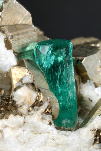 Beryl (variety emerald), Calcite, Pyrite<br />Chivor mining district, Municipio Chivor, Eastern Emerald Belt, Boyacá Department, Colombia<br />102x36x87mm, xl=13mm<br /> (Author: Fiebre Verde)