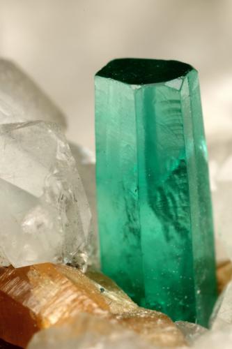 Beryl (variety emerald), Calcite, Parisite<br />La Pita mining district, Municipio Maripí, Western Emerald Belt, Boyacá Department, Colombia<br />8x8x8cm, H35mm, xl=8mm<br /> (Author: Fiebre Verde)