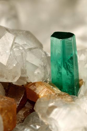 Beryl (variety emerald), Calcite, Parisite<br />La Pita mining district, Municipio Maripí, Western Emerald Belt, Boyacá Department, Colombia<br />8x8x8cm, H35mm, xl=8mm<br /> (Author: Fiebre Verde)