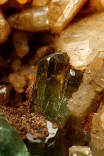 Beryl (variety emerald), Albite (variety cleavelandite)<br />Chivor mining district, Municipio Chivor, Eastern Emerald Belt, Boyacá Department, Colombia<br />64x39x53mm, main xl=23mm<br /> (Author: Fiebre Verde)