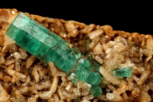 Beryl (variety emerald), Albite (variety cleavelandite)<br />Chivor mining district, Municipio Chivor, Eastern Emerald Belt, Boyacá Department, Colombia<br />64x39x53mm, main xl=23mm<br /> (Author: Fiebre Verde)