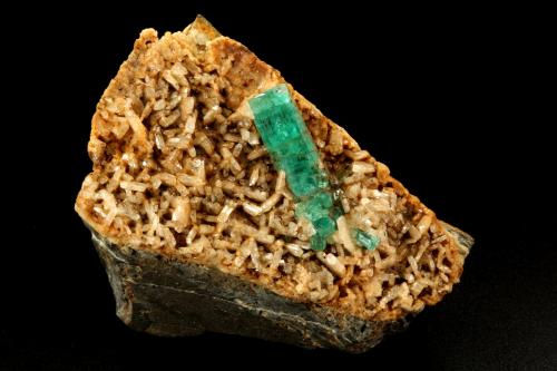 Beryl (variety emerald), Albite (variety cleavelandite)<br />Chivor mining district, Municipio Chivor, Eastern Emerald Belt, Boyacá Department, Colombia<br />64x39x53mm, main xl=23mm<br /> (Author: Fiebre Verde)