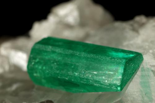 Beryl (variety emerald), Calcite<br />Coscuez mining district, Municipio San Pablo de Borbur, Western Emerald Belt, Boyacá Department, Colombia<br />54x34x50mm, both xls=13mm<br /> (Author: Fiebre Verde)