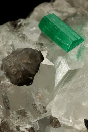 Beryl (variety emerald), Calcite<br />Coscuez mining district, Municipio San Pablo de Borbur, Western Emerald Belt, Boyacá Department, Colombia<br />54x34x50mm, both xls=13mm<br /> (Author: Fiebre Verde)