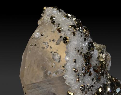 Quartz, Calcite, Pyrite<br />Minas da Panasqueira, Aldeia de São Francisco de Assis, Covilhã, Castelo Branco, Cova da Beira, Centro, Portugal<br />8 x 5 x 3 cm<br /> (Author: Vitomorim)