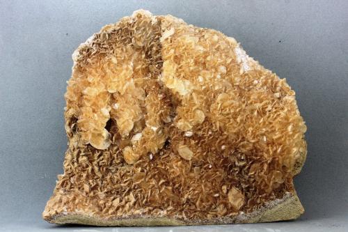 Calcita<br />Canteras de mármol, Estremoz, Distrito Évora, Província Alentejo Central, Región Alentejo, Portugal<br />114x100 mm<br /> (Autor: Juan Espino)