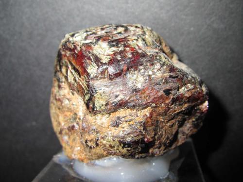 Almandino-Spessartina (Espesartina) (Serie)<br />Hornachuelos, Comarca Valle Medio del Guadalquivir, Córdoba, Andalusia, Spain<br />5 x 5 cm.<br /> (Autor: prcantos)
