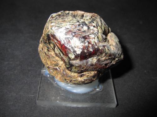 Almandino-Spessartina (Espesartina) (Serie)<br />Hornachuelos, Comarca Valle Medio del Guadalquivir, Córdoba, Andalusia, Spain<br />5 x 5 cm.<br /> (Autor: prcantos)
