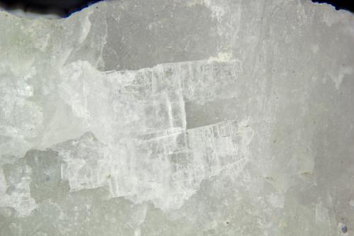 Searlesite<br />Cantera Poudrette, Mont Saint-Hilaire, La Vallée-du-Richelieu RCM, Montérégie, Québec, Canadá<br />FOV = 4mm<br /> (Author: Doug)