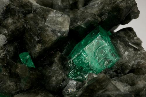 Beryl (variety emerald), Calcite<br />Coscuez mining district, Municipio San Pablo de Borbur, Western Emerald Belt, Boyacá Department, Colombia<br />68x62x40mm, xl=15mm<br /> (Author: Fiebre Verde)