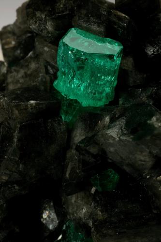 Beryl (variety emerald), Calcite<br />Coscuez mining district, Municipio San Pablo de Borbur, Western Emerald Belt, Boyacá Department, Colombia<br />68x62x40mm, xl=15mm<br /> (Author: Fiebre Verde)