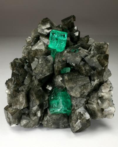 Beryl (variety emerald), Calcite<br />Coscuez mining district, Municipio San Pablo de Borbur, Western Emerald Belt, Boyacá Department, Colombia<br />68x62x40mm, xl=15mm<br /> (Author: Fiebre Verde)