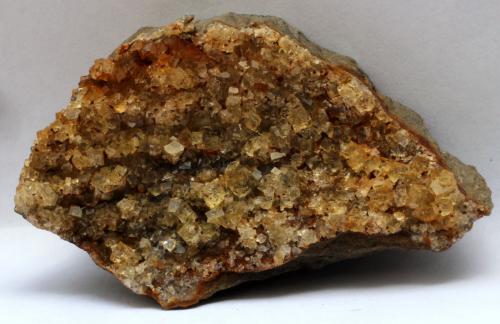 Fluorita<br />Mina María Magdalena (Mina Santiago), Lo Fangar (Els Solans) / La Font del Metge, Ulldemolins, Comarca Priorat, Tarragona, Cataluña / Catalunya, España<br />74 x 51 x 25 mm.<br /> (Autor: José Luis Zamora)