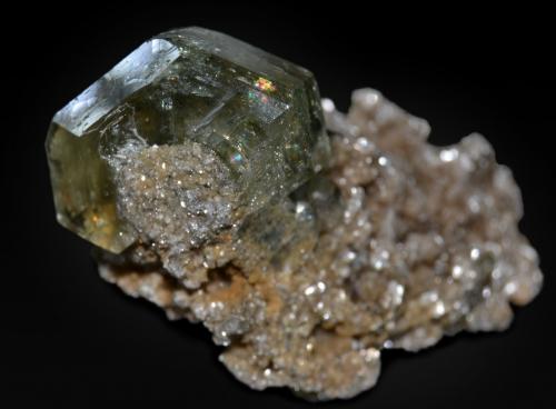 Fluorapatite, Muscovite<br />Minas da Panasqueira, Aldeia de São Francisco de Assis, Covilhã, Castelo Branco, Cova da Beira, Centro, Portugal<br />3,5 x 2,5 x 3 cm<br /> (Author: Vitomorim)