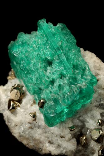 Beryl (variety emerald), Calcite, Pyrite<br />Chivor mining district, Municipio Chivor, Eastern Emerald Belt, Boyacá Department, Colombia<br />29x18x39mm, xl=24mm<br /> (Author: Fiebre Verde)