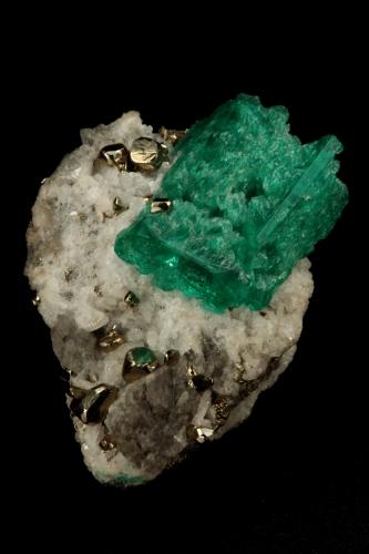 Beryl (variety emerald), Calcite, Pyrite<br />Chivor mining district, Municipio Chivor, Eastern Emerald Belt, Boyacá Department, Colombia<br />29x18x39mm, xl=24mm<br /> (Author: Fiebre Verde)