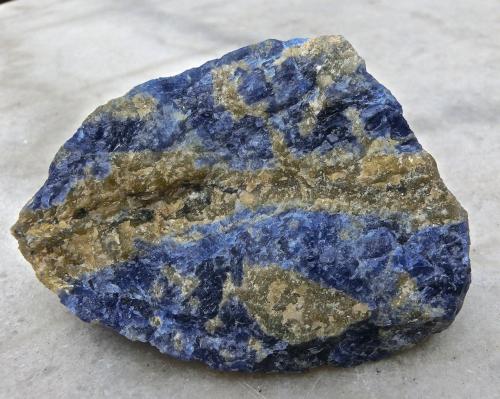 Sodalita y Cancrinita<br />Cancrinite Hill, Dungannon, Condado Hastings, Ontario, Canadá<br />9 x 6 x 5,5 cm<br /> (Autor: María Jesús M.)