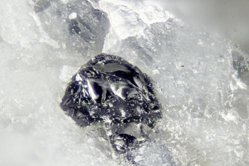 Hercynite<br />Poudrette Quarry, Mont Saint-Hilaire, La Vallée-du-Richelieu RCM, Montérégie, Québec, Canada<br />FOV = 1.2mm<br /> (Author: Doug)