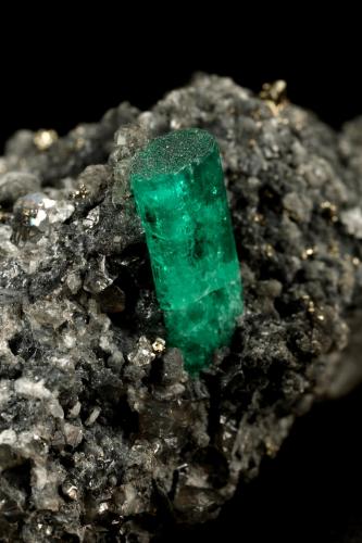 Beryl (variety emerald), Calcite, Pyrite<br />Muzo mining district, Western Emerald Belt, Boyacá Department, Colombia<br />59x34x28mm, xl=15mm<br /> (Author: Fiebre Verde)