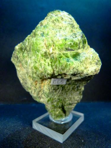 Diópsido (variedad diópsido cromífero)<br />Araçuaí, Vale do Jequitinhonha, Minas Gerais, Brasil<br />7 x 9 x 5 cm.<br /> (Autor: Felipe Abolafia)