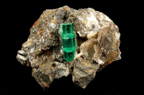 Beryl (variety emerald), Calcite<br />Chivor mining district, Municipio Chivor, Eastern Emerald Belt, Boyacá Department, Colombia<br />57x38x42mm, xl=20mm<br /> (Author: Fiebre Verde)
