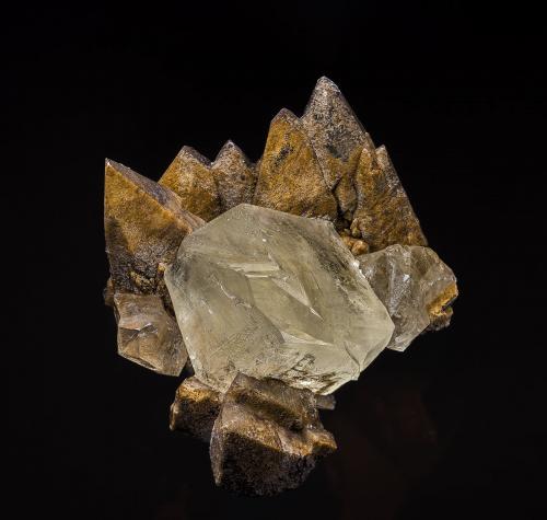 Calcite<br />Guizhou Province, China<br />10.0 x 8.2 cm<br /> (Author: am mizunaka)
