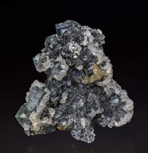 Fluorite, Calcite<br />Xianghuapu Mine, Xianghualing Sn-polymetallic ore field, Linwu, Chenzhou Prefecture, Hunan Province, China<br />11.0 x 11.0 x 4.5 cm<br /> (Author: am mizunaka)