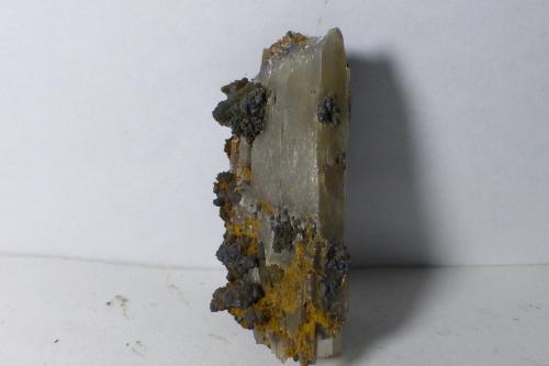 Barita y óxidos de manganeso<br />Mines Can Palomeres, Malgrat de Mar, Comarca Maresme, Barcelona, Cataluña / Catalunya, España<br />3cm aprox.<br /> (Autor: heat00)