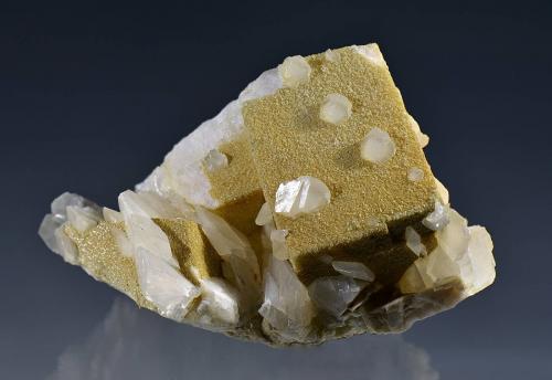 Calcite<br />Stan Trg (Stari Trg) Mine, Trepča Complex, Trepča Valley, Kosovska Mitrovica, Kosovska Mitrovica District, Kosovo<br />8 x 5 x 5.5 cm.<br /> (Author: Martin Rich)