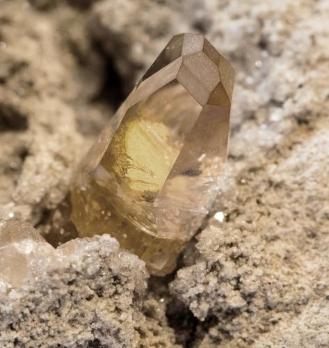 Topaz<br />Cordillera Thomas, Condado Juab, Utah, USA<br />FOV 1,5 cm<br /> (Author: Tobi)