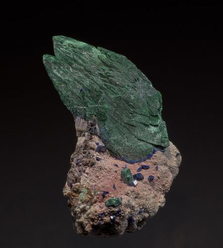 Malachite, Azurite, Cerussite<br />Tsumeb Mine, Tsumeb, Otjikoto Region, Namibia<br />6.5 x 4.2 cm<br /> (Author: am mizunaka)