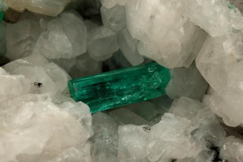 Beryl (variety emerald), Calcite<br />Muzo mining district, Western Emerald Belt, Boyacá Department, Colombia<br />130x85x100mm, xls up to 27mm<br /> (Author: Fiebre Verde)