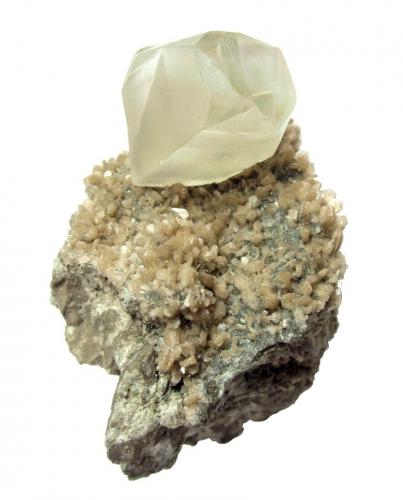 Calcite, stilbite<br />Sarbaiskoe deposit, Rudny, Kostanay Region, Kazakhstan<br />Specimen height 7,5 cm, calcite measures 2,5 cm<br /> (Author: Tobi)