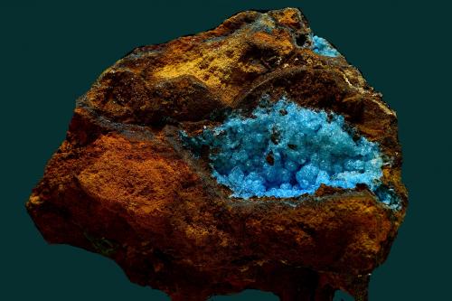 Alofana<br />Cala Mines, Cala, Comarca Sierra de Huelva, Huelva, Andalusia, Spain<br />6 x 4 cm<br /> (Autor: Antonio Carmona)