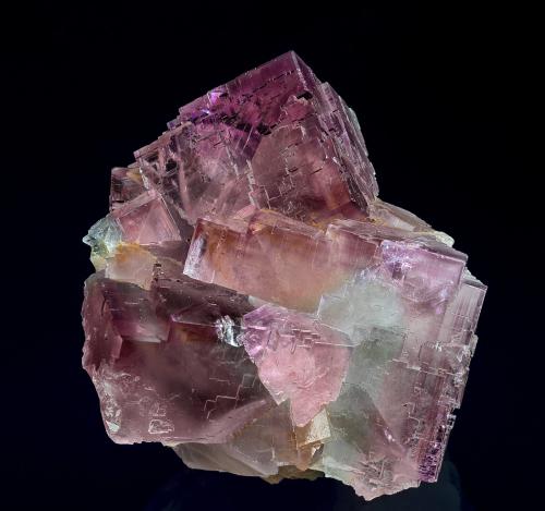 Fluorite<br />Berbes mining area, Berbes, Ribadesella, Comarca Oriente, Principality of Asturias (Asturias), Spain<br />7.2 x 7.8 cm<br /> (Author: am mizunaka)