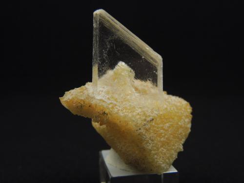 Gypsum<br />Naica Mine, Naica, Municipio Saucillo, Chihuahua, Mexico<br />3.4 x 3 x 3 centimeters<br /> (Author: Ricardo Melendez)