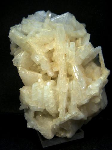 Albita (variedad cleavelandita)<br />Governador Valadares, Vale do Rio Doce, Minas Gerais, Brazil<br />9 x 6 x 5 cm.<br /> (Autor: Felipe Abolafia)