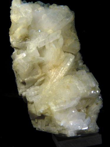 Albita (variedad cleavelandita)<br />Governador Valadares, Vale do Rio Doce, Minas Gerais, Brazil<br />9 x 6 x 5 cm.<br /> (Autor: Felipe Abolafia)