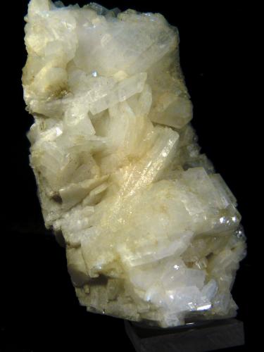 Albita (variedad cleavelandita)<br />Governador Valadares, Vale do Rio Doce, Minas Gerais, Brasil<br />9 x 6 x 5 cm.<br /> (Autor: Felipe Abolafia)