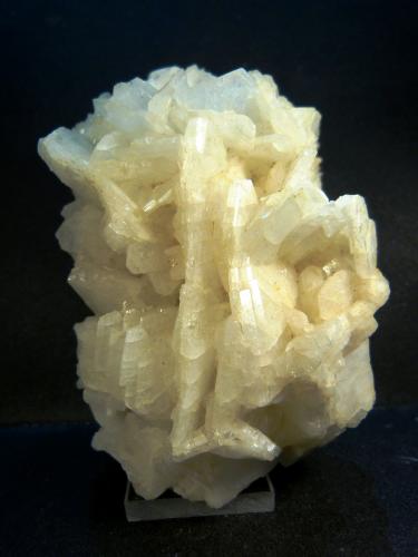 Albita (variedad cleavelandita)<br />Governador Valadares, Vale do Rio Doce, Minas Gerais, Brazil<br />9 x 6 x 5 cm.<br /> (Autor: Felipe Abolafia)