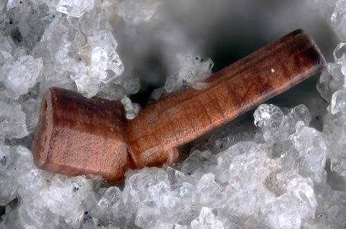 Cordierita<br />Cantera Funtanafigu, Marrubiu, Monte Arci, Provincia Oristano, Cerdeña/Sardegna, Italia<br />Campo de visión 2,2 mm.<br /> (Autor: Juan Miguel)