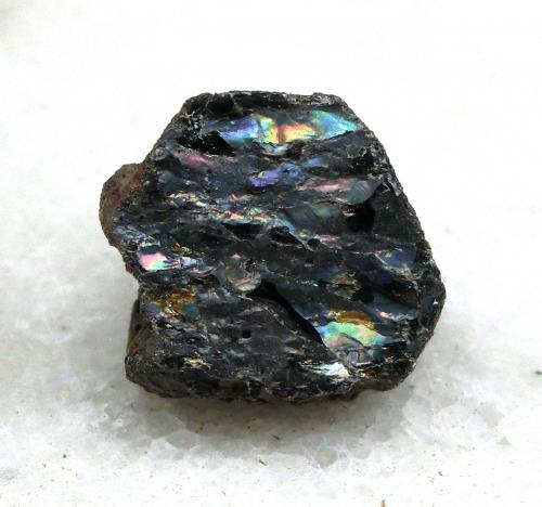 Vidrio volcánico en basalto.<br />Caldera del Volcán de Bandama, Santa Brígida, Gran Canaria, Provincia de Las Palmas, Canarias, España<br />2,5 x 2,5 x 2 cm<br /> (Autor: María Jesús M.)