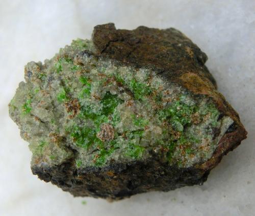 Dunita<br />Bandama volcanic caldera, Santa Brígida, Gran Canaria, Las Palmas Province, Canary Islands, Spain<br />6 x 4 x 4 cm<br /> (Autor: María Jesús M.)