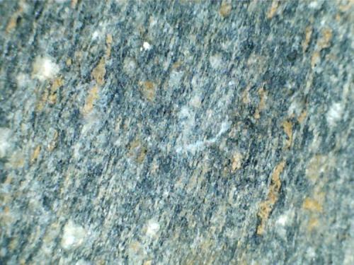 Anfibolita (detalle)
Mazarrón (Murcia, España)
20X
Detalle estructural de otra de las muestras.  La fábrica lineal de la roca, debida a la alineación de los anfíboles azuladoas, es manifiesta, rota de vez en cuando por porfiroblastos de plagioclasa blanca. (Autor: prcantos)