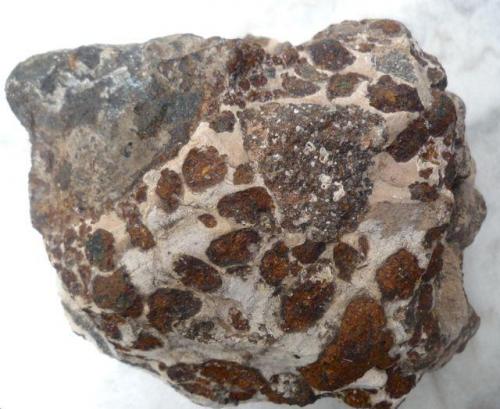 Hialoclastita, fragmentos cementados con roca caliza.
Barranco de Guanarteme, Gran Canaria, España-
Ancho de imagen 20 cm (Autor: María Jesús M.)
