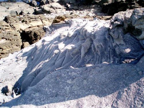 Tefrifonolitas con Haüyna
Punta Camello. Gran Canaria. España
Curiosa forma en "usos" de la colada volcánica. (Autor: María Jesús M.)