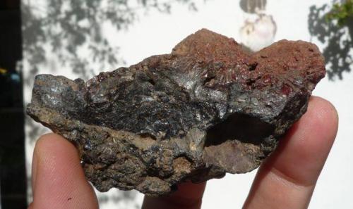 Obsidiana rodeada de lapili.
Barranco de Azuaje, Gran Canaria. Islas Canarias. España.
Ancho de imagen 10 cm. (Autor: María Jesús M.)